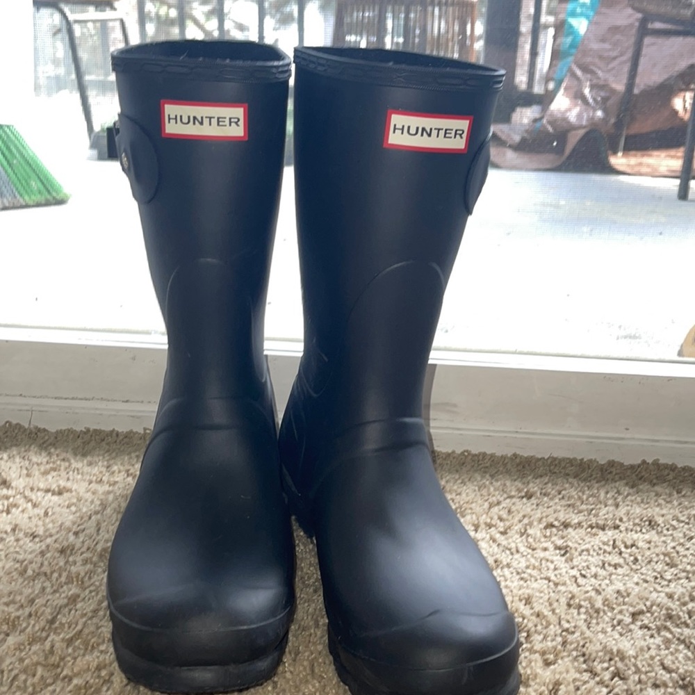 Hunter Women’s Original Rain Boot. Only worn once! Super cute and comfy!